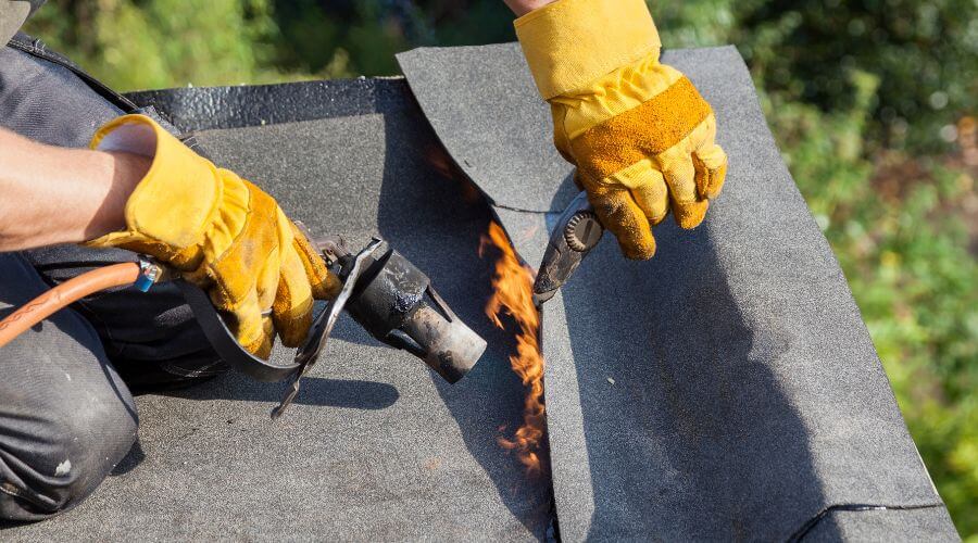 Professional gutter cleaning in Harmon, IL
